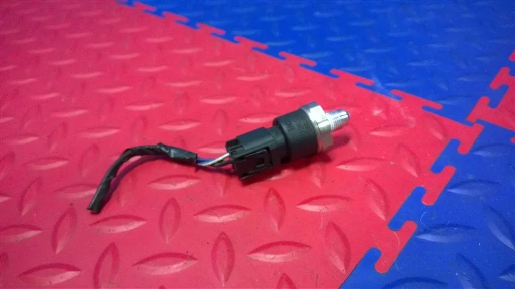 датчик давления тормозной жидкости BMW X5 E53  M54B30 231 лс 3.0i