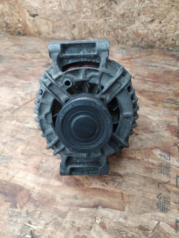 Генератор с обгонной муфтой 140а Audi A4 2003 8E2