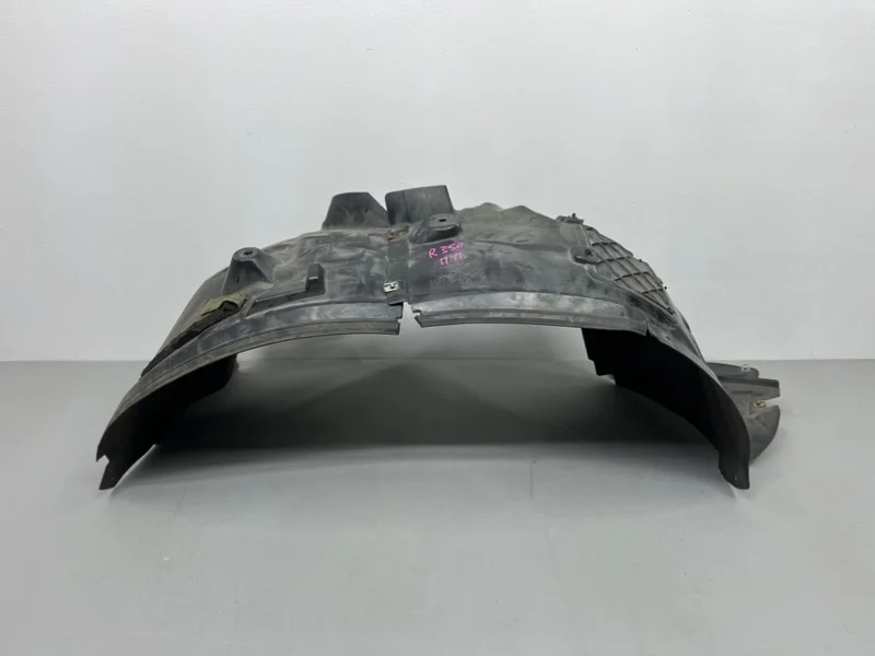 Подкрылок Mercedes W251