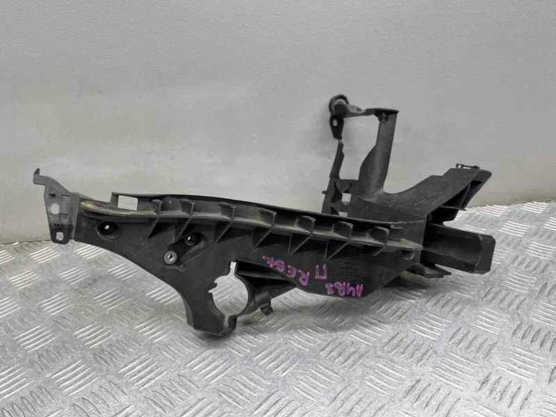 Крепление фары Audi A4 B8