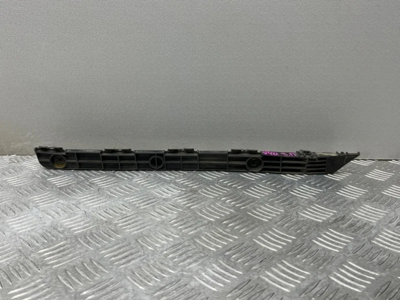 Крепление бампера Toyota Camry V40