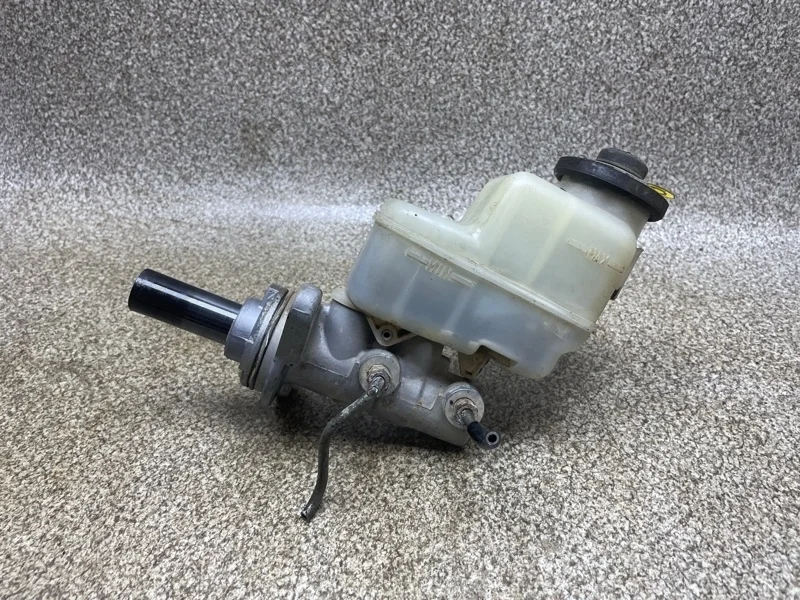 Главный тормозной цилиндр Toyota Rav4 2011 4720142380 30 2.0 3ZR AT