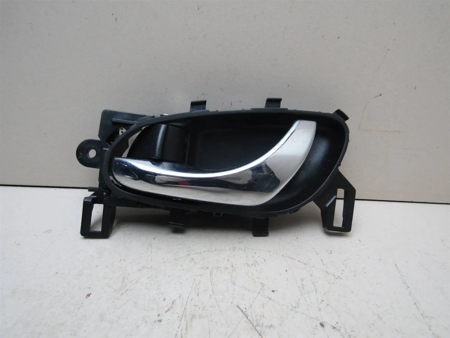 Ручка двери внутренняя левая Nissan X-Trail (T32) 2014-2023  [806714MA0A]  2.5 16v QR25DE  в Вологде