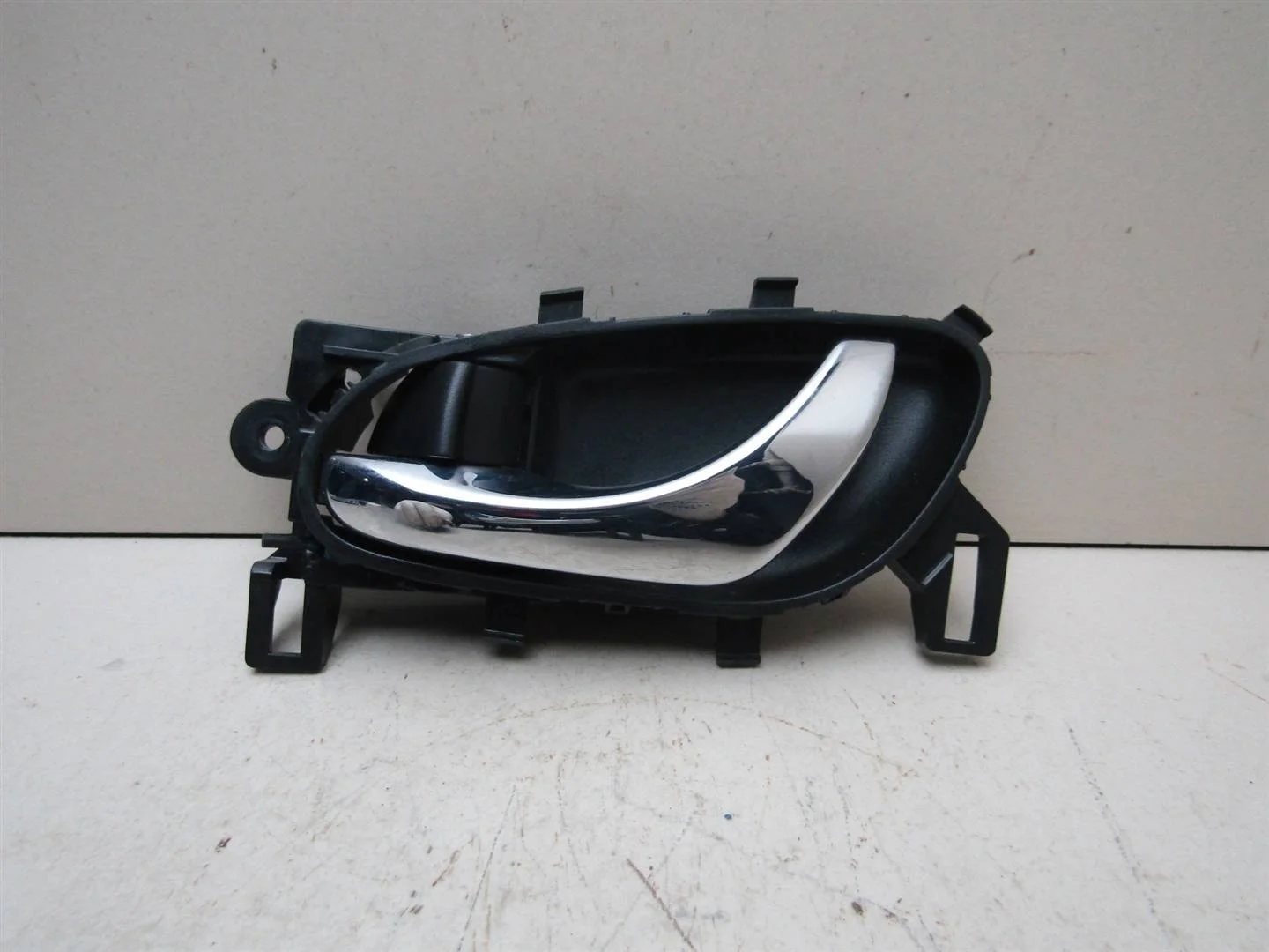 Ручка двери внутренняя левая Nissan X-Trail (T32) 2014-2023  [806714MA0A]  2.5 16v QR25DE  в Вологде