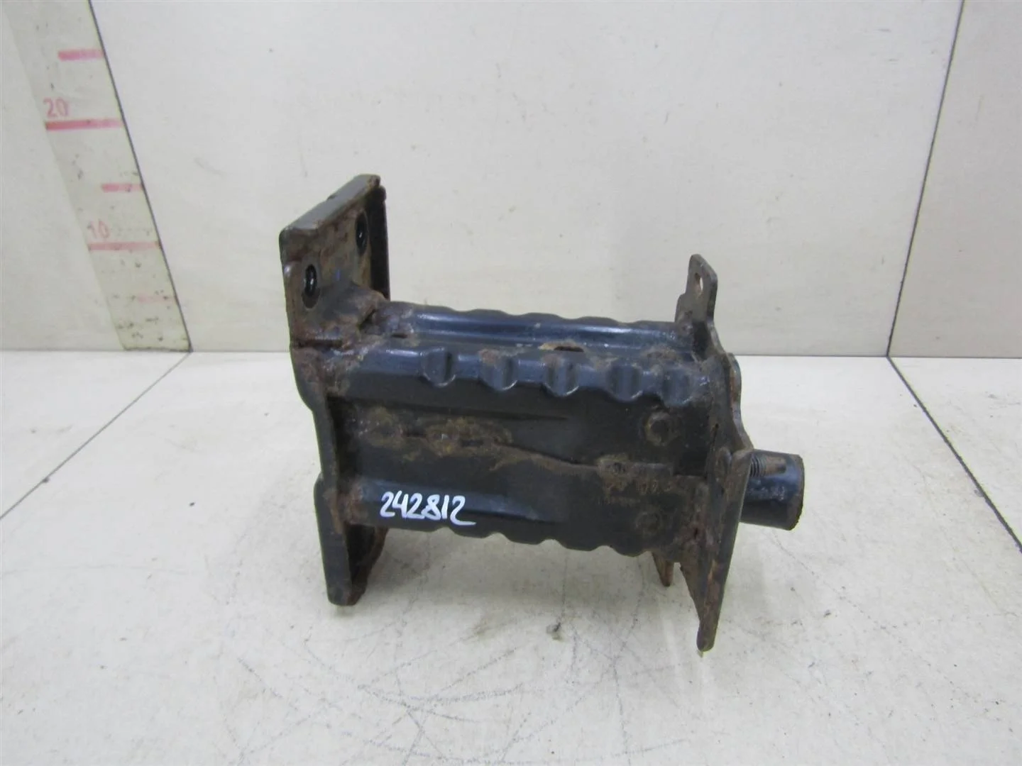 Кронштейн усилителя переднего бампера левый Nissan X-Trail (T32) 2014-2023  [622114CL0A]  2.5 16v QR25DE  в Вологде