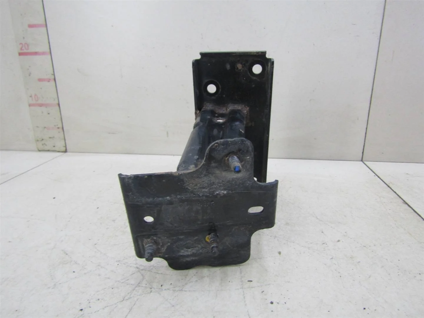 Кронштейн усилителя переднего бампера правый Nissan X-Trail (T32) 2014-2023  [622104CL0A]  2.5 16v QR25DE  в Вологде