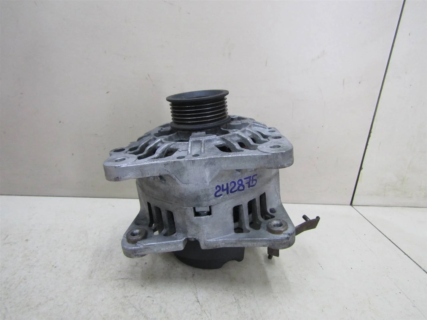 Генератор Skoda Fabia 2007-2015  [03D903025E]  1.2 в Вологде