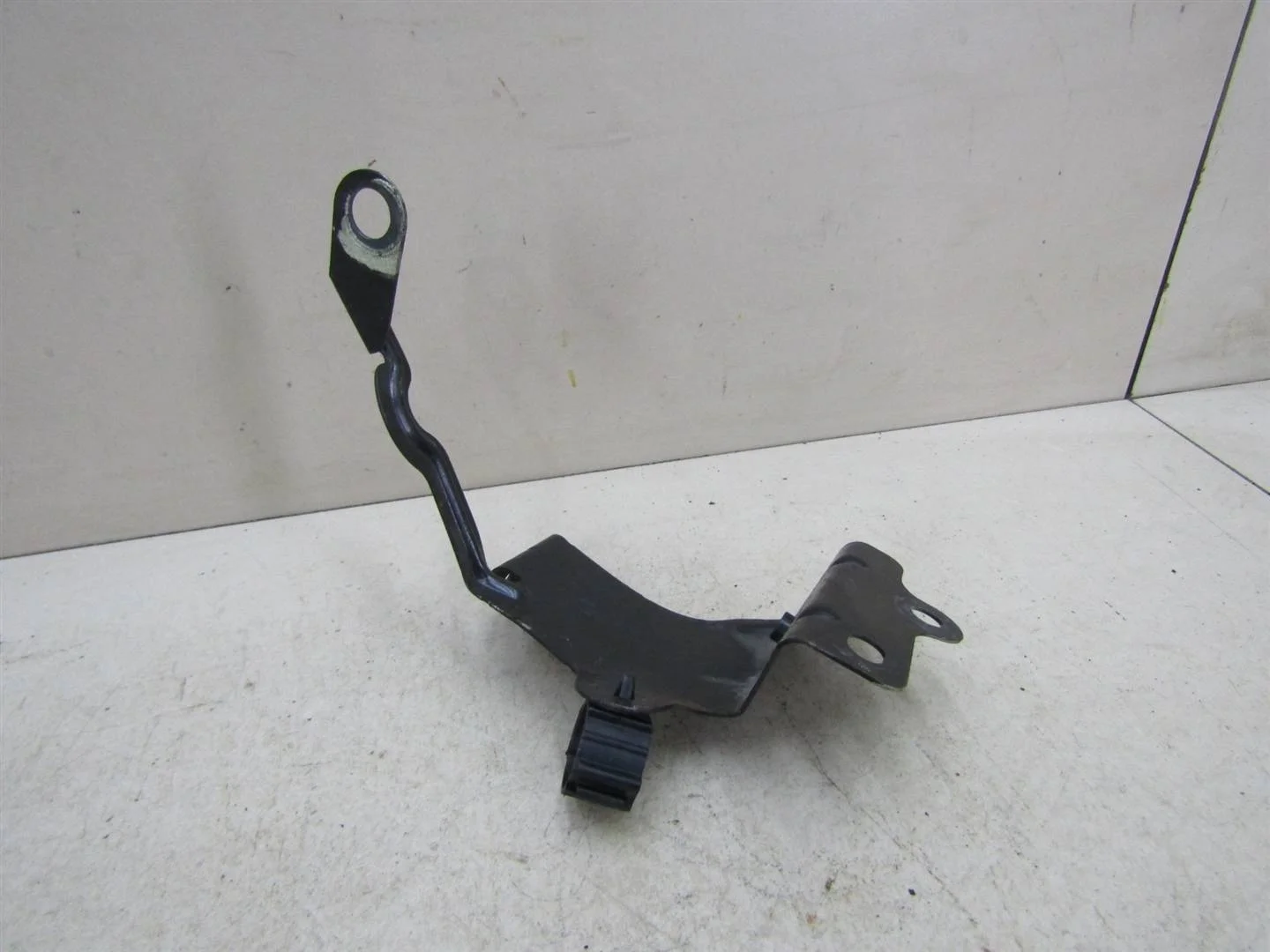 Кронштейн бачка гидроусилителя Ford Focus II 2005-2008  [1344960]  1.6 в Вологде