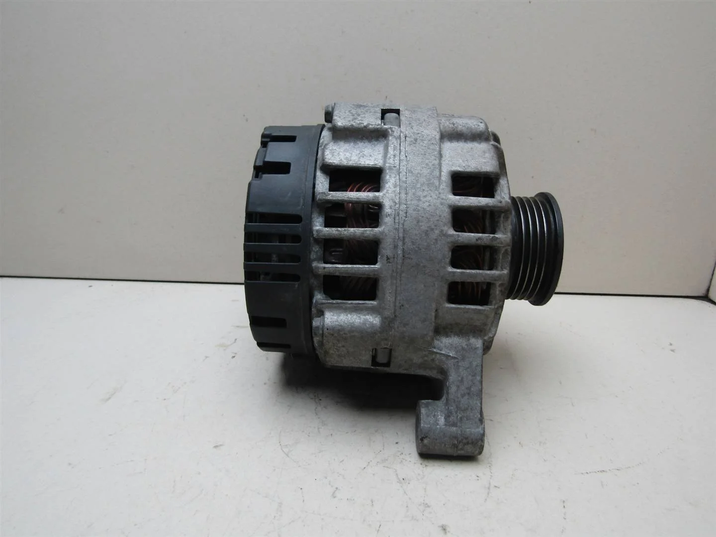 Генератор VW Passat (B5+) 2000-2005  [06B903016D]  1.6 1.8 2.0 в Вологде