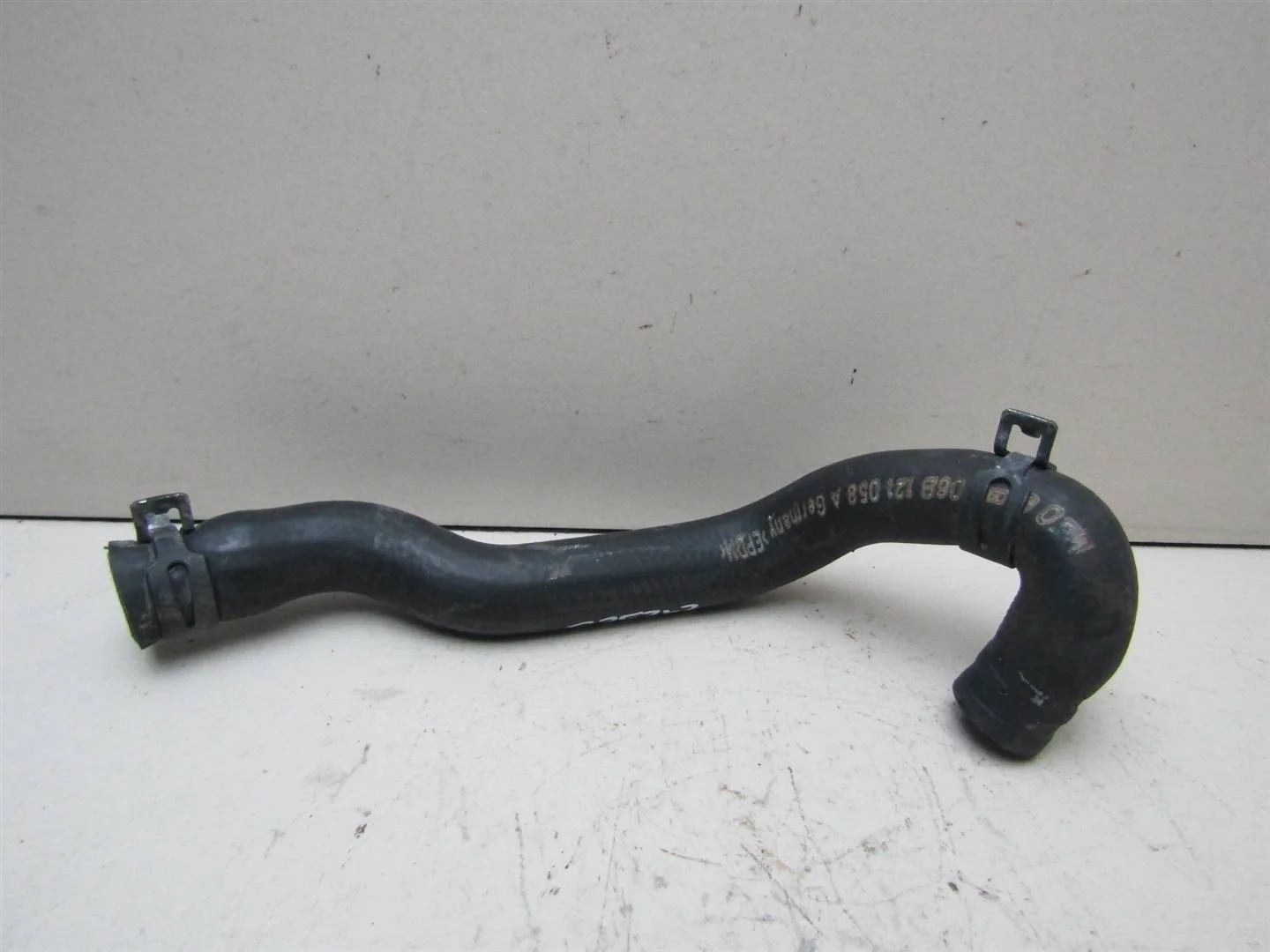 Патрубок Audi A4 (B5) 1994-2002  [06B121058A]  1.6 AHL в Вологде