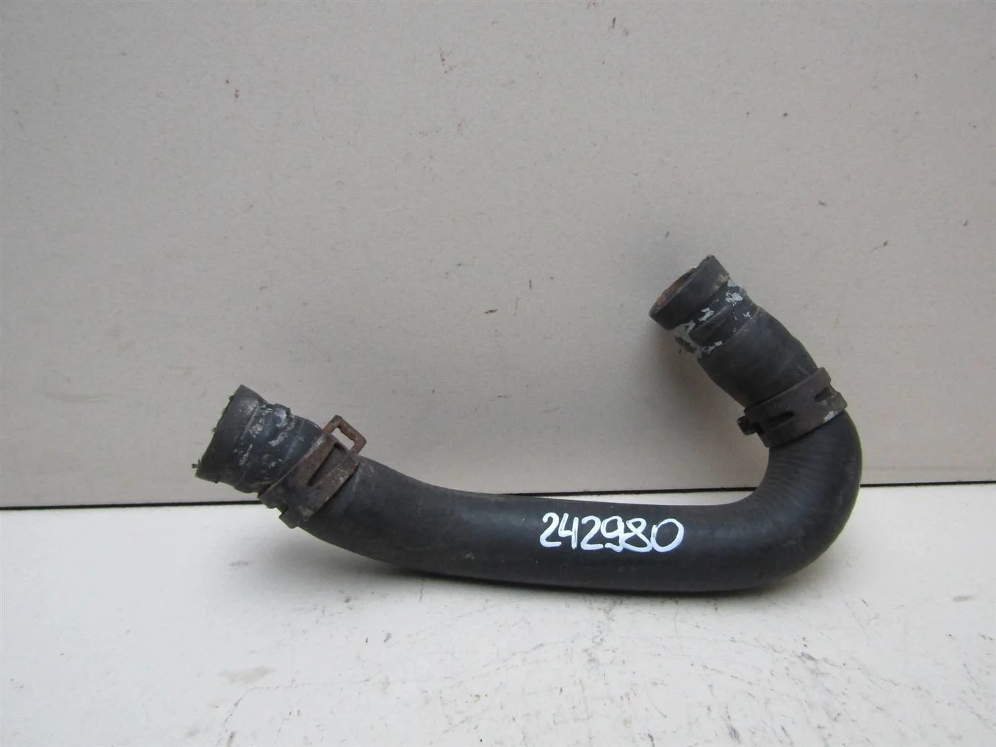 Патрубок VW Passat (B5) 1996-2000  [06B121058]  1.6 AHL в Вологде