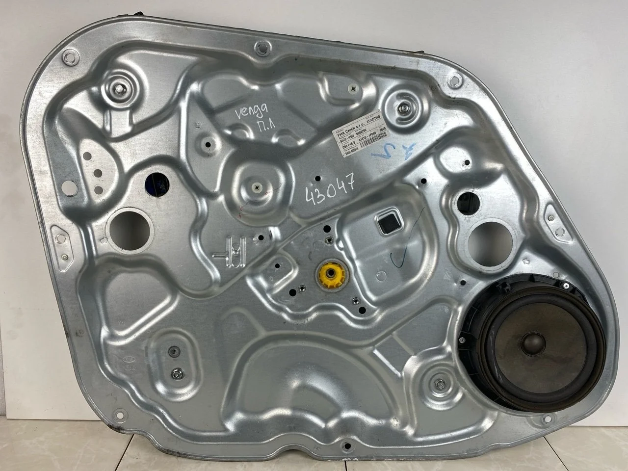 Стеклоподъемник Kia Venga 2010-2017 ZRHY706L, передний левый