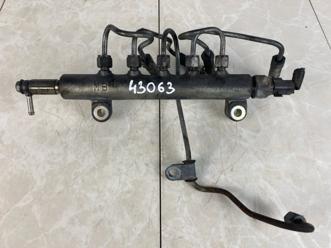 Топливная рампа Nissan Navara D40 2008 17520EB305 2.5 YD25