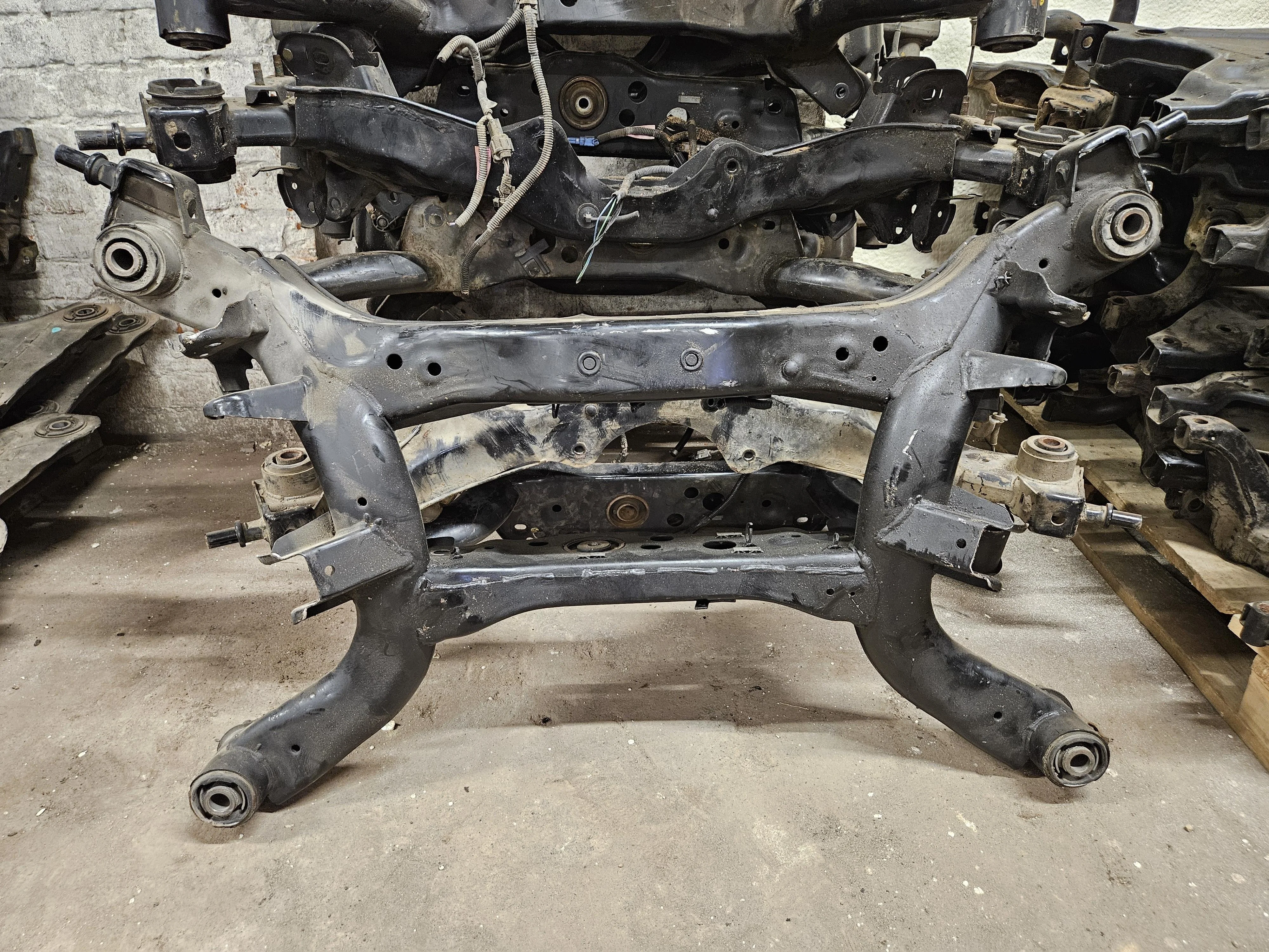 Подрамник задний Nissan Murano Z50 4WD