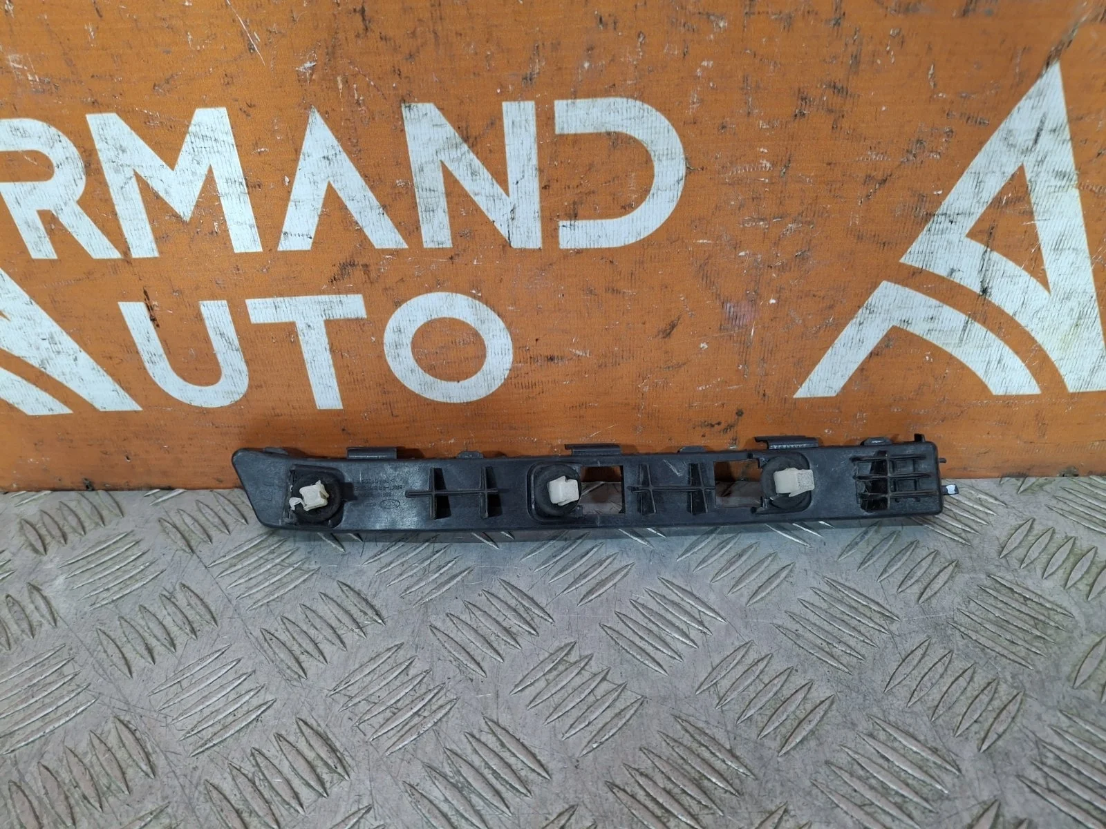 Кронштейн бампера Kia Rio 2011-2017 3 QB