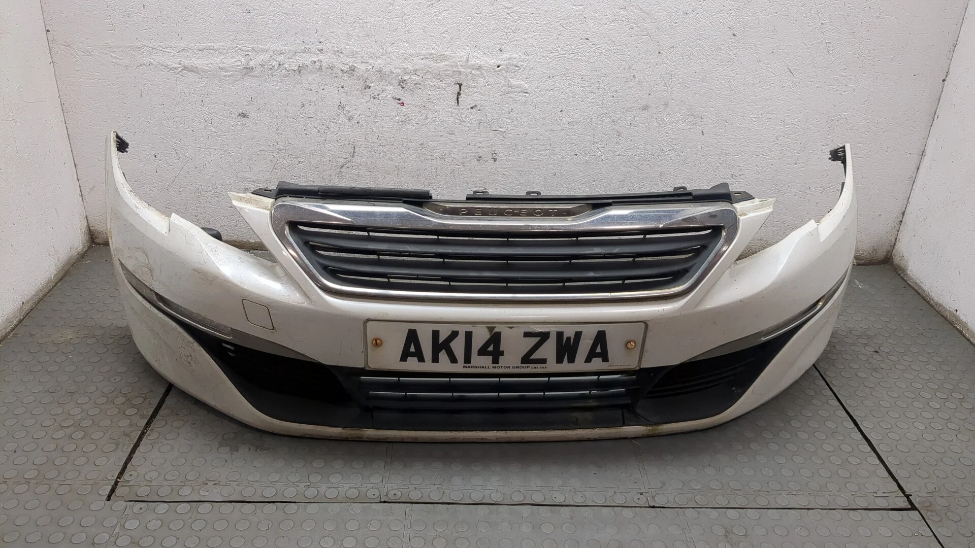 Бампер передний Peugeot 308