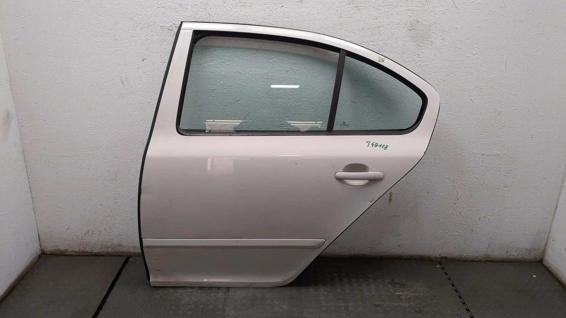 Дверь задняя левая Skoda Octavia