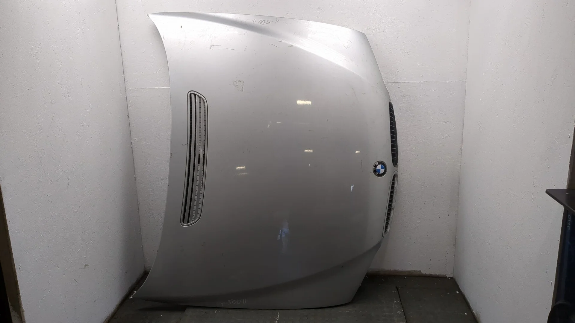 Капот BMW 7-Series