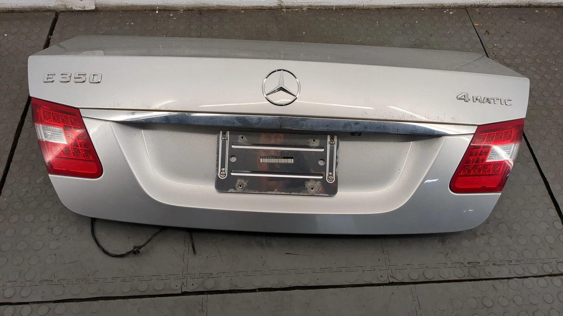 Крышка багажника Mercedes-Benz E-Class