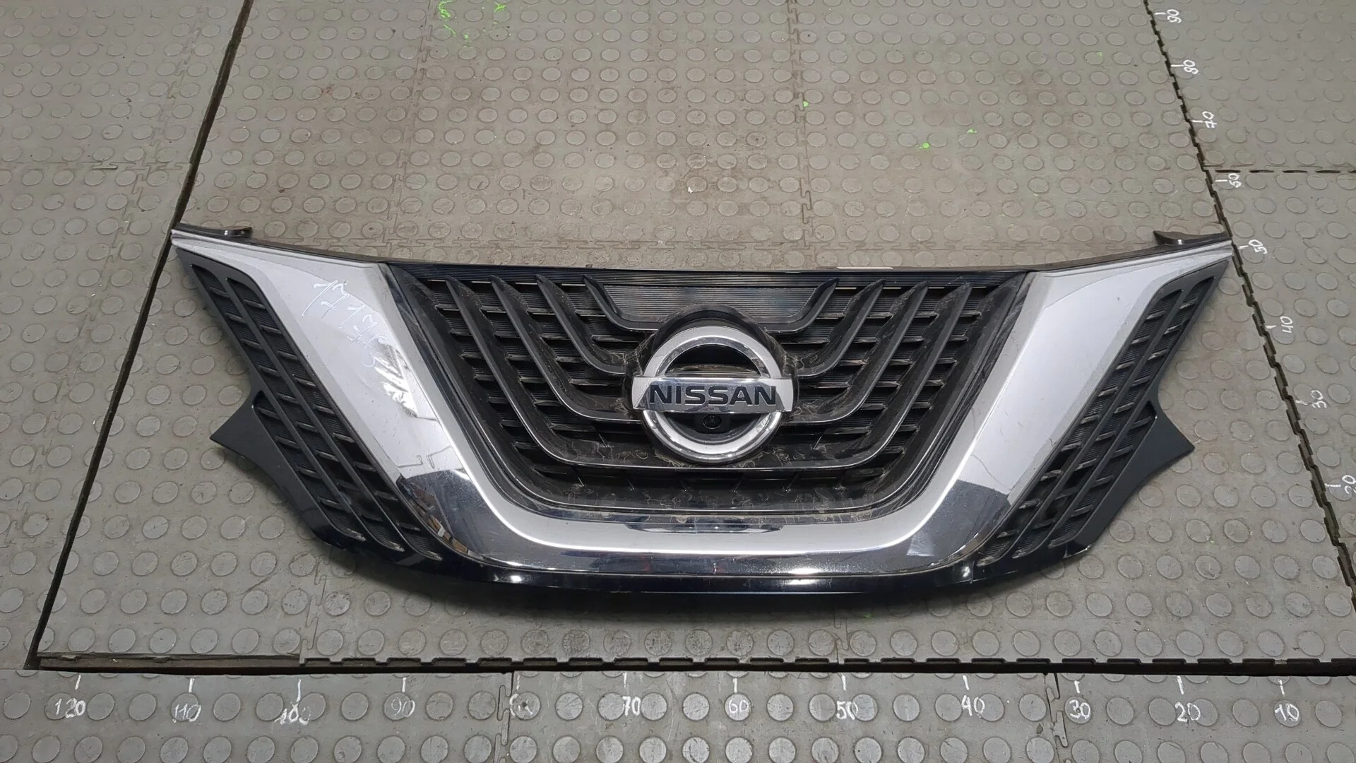 Решетка радиатора Nissan Murano