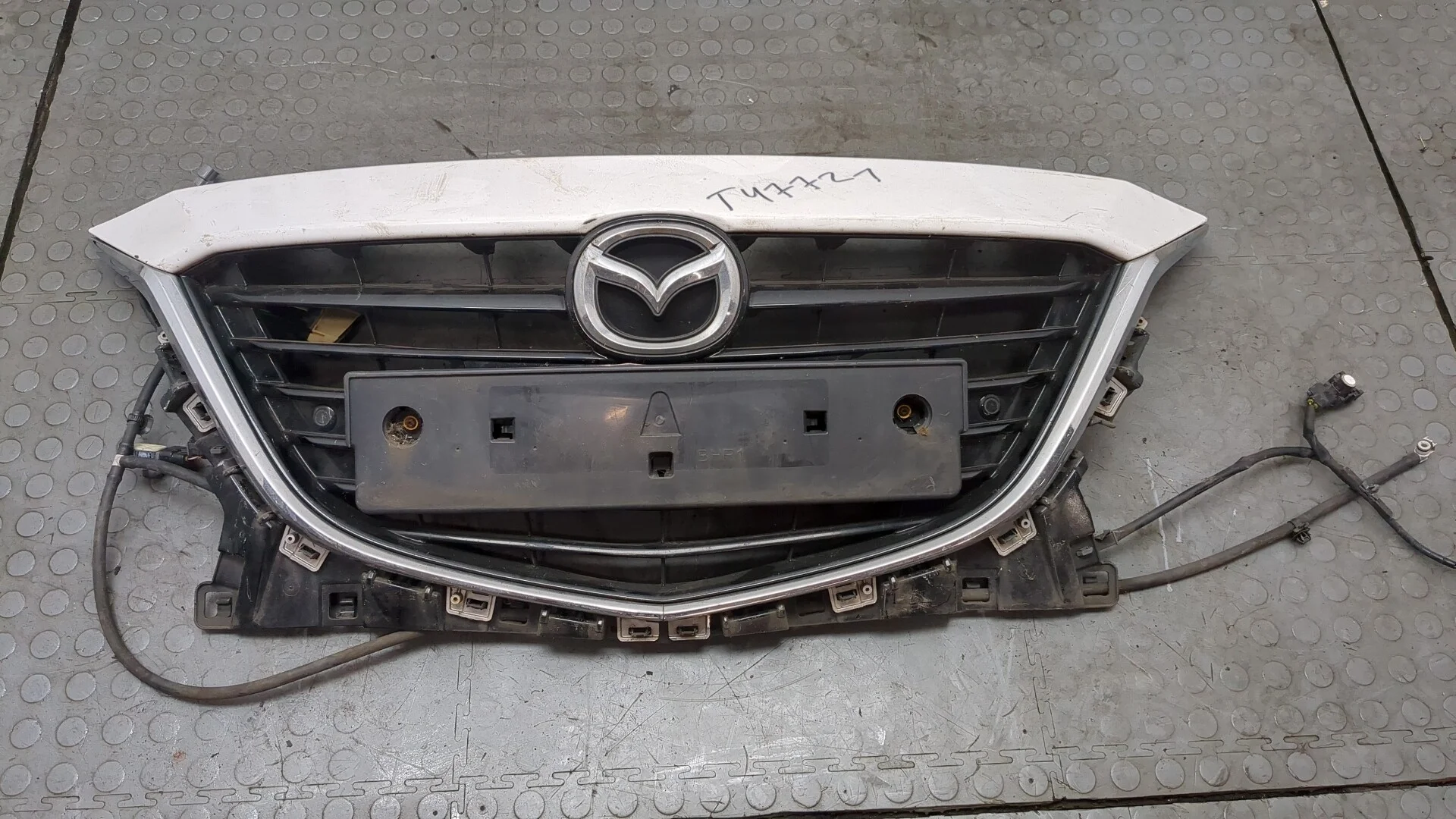 Решетка радиатора Mazda Mazda3