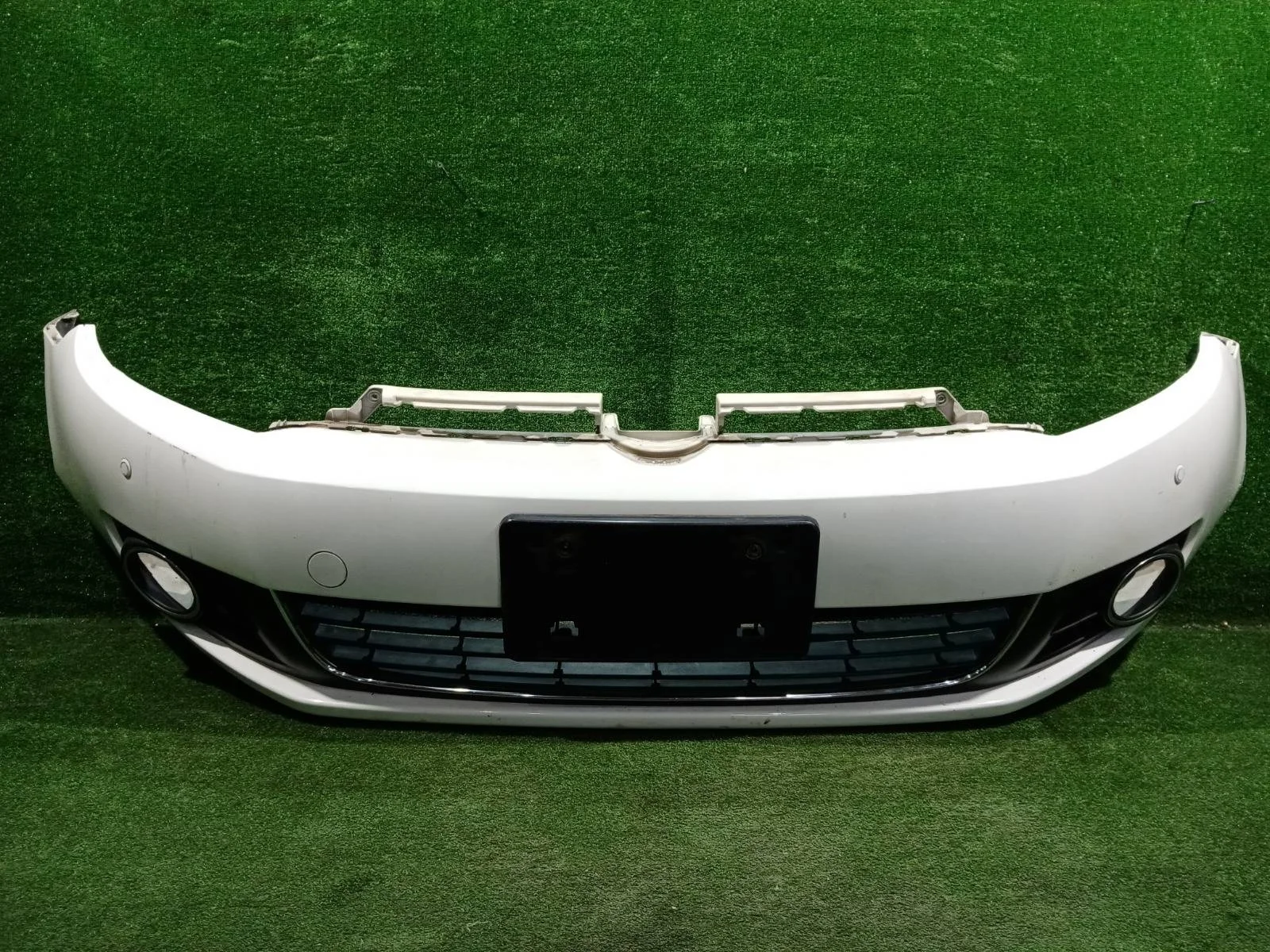 Бампер передний Volkswagen Golf