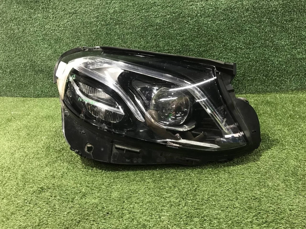 Фара правая Mercedes-Benz E-Class