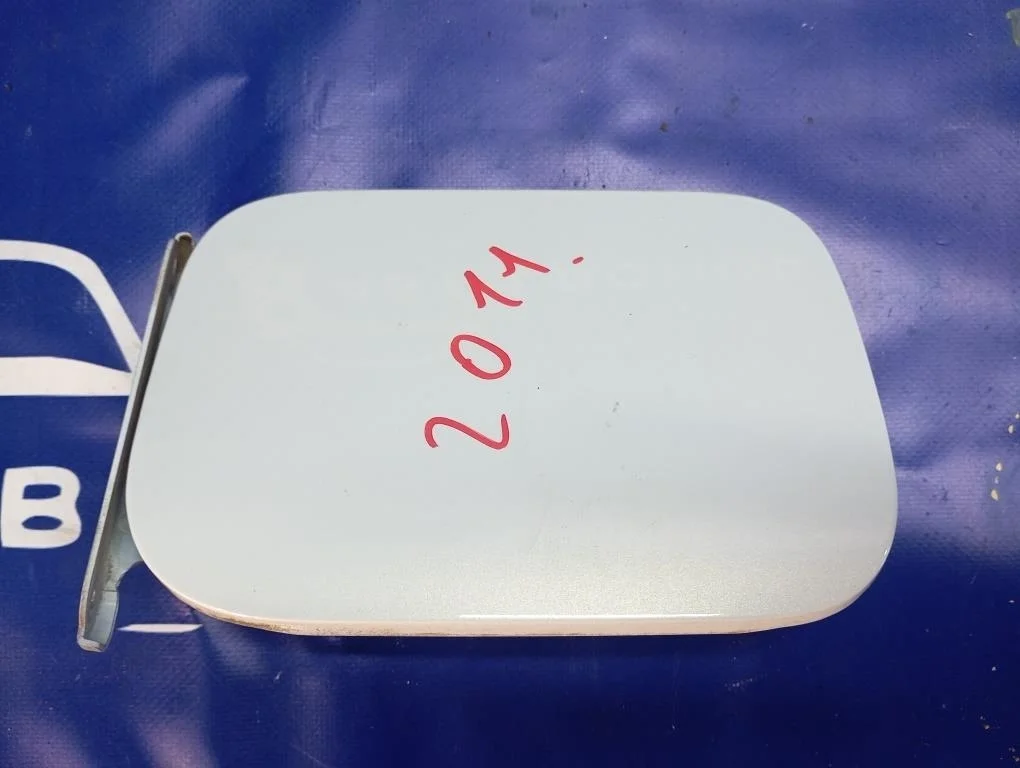 лючок NISSAN FUGA GY50 -