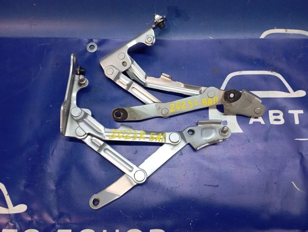 петля крышки багажника MITSUBISHI GALANT FORTIS CY4A 4B11