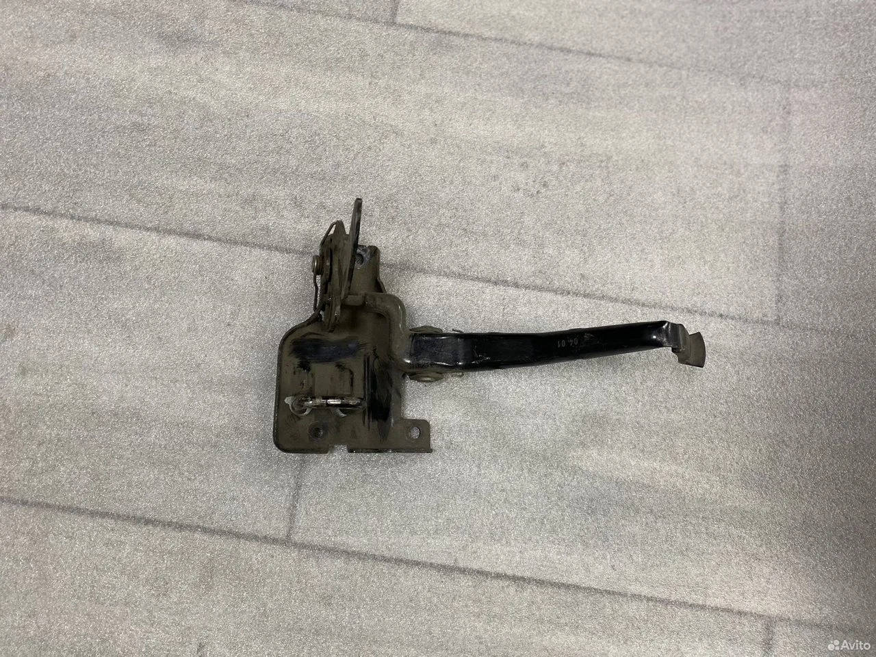 Крюк капота захватный audi a4 b6 8e