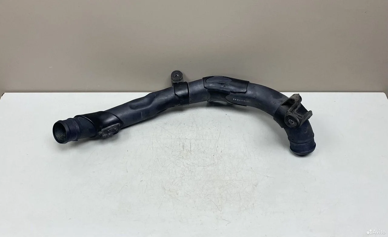 Патрубок интеркулера vw passat b7 1k0145840aa