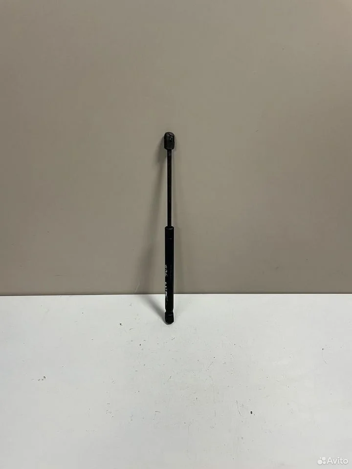 Амортизатор багажника volkswagen passat b6