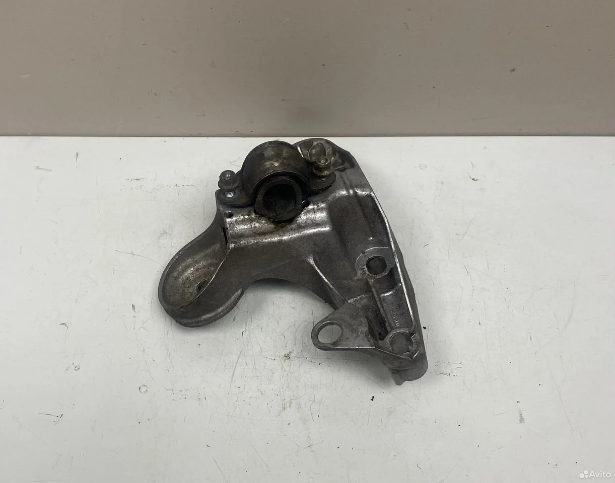 Кронштейн опоры двигателя левый audi a4 b6 8e