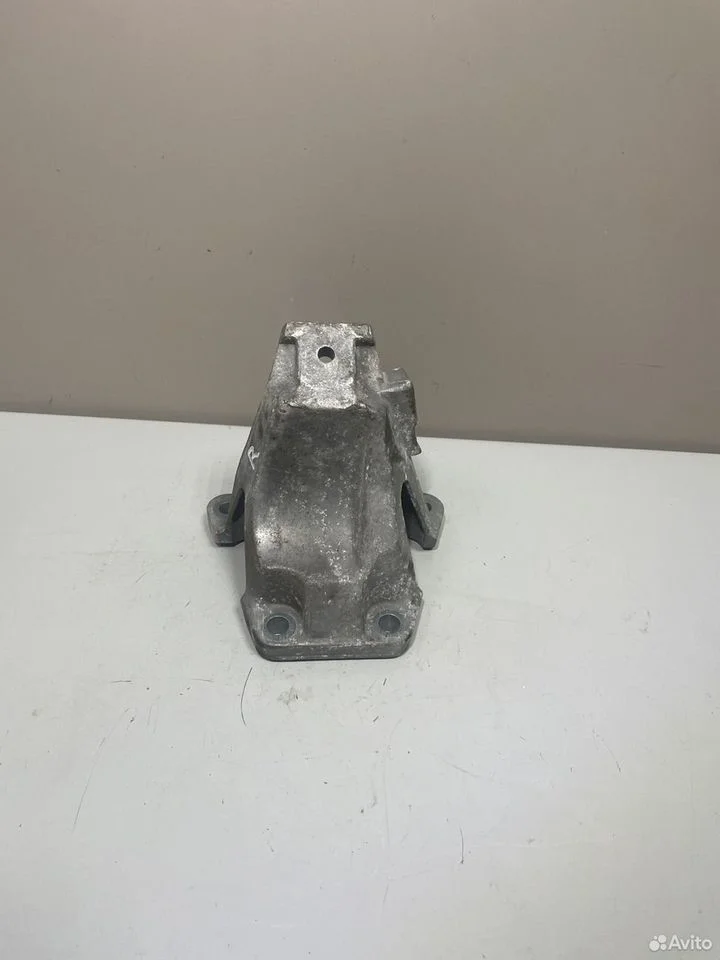 Кронштейн двс правый audi a4 8e b6 asn bbj