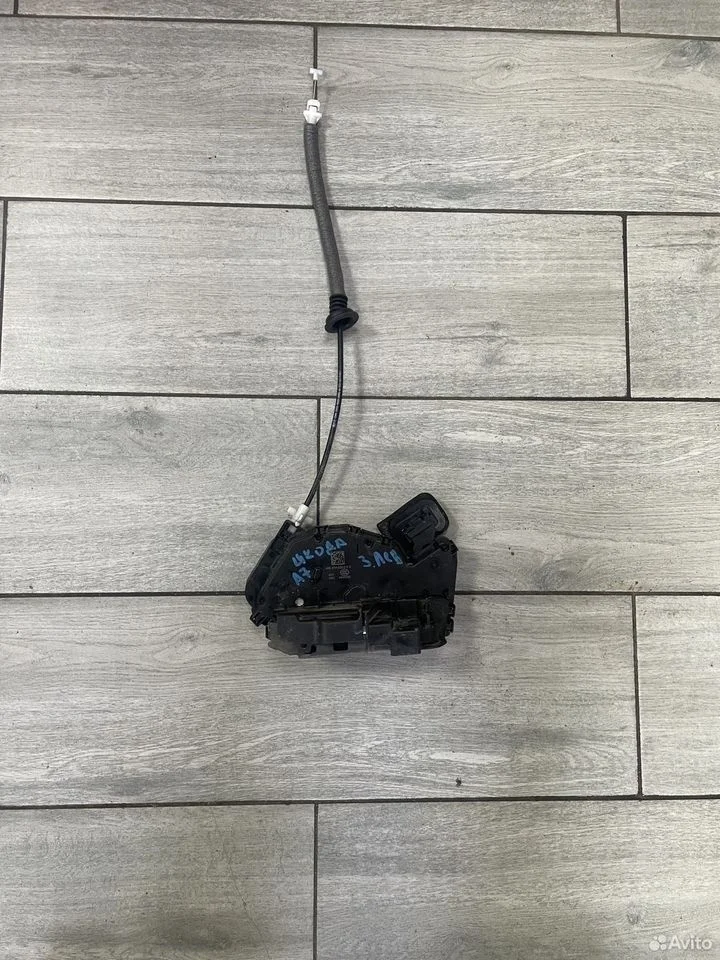 Замок задней левой двери skoda octavia a7 5e