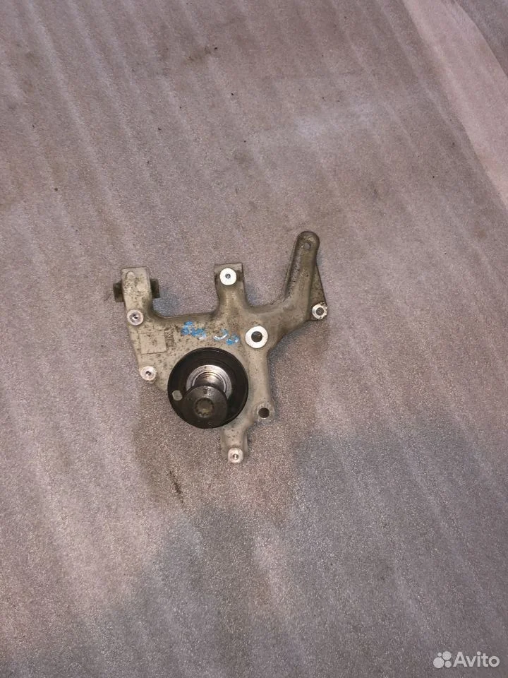 Кулак задний левый audi q3 8u 3c0505433k