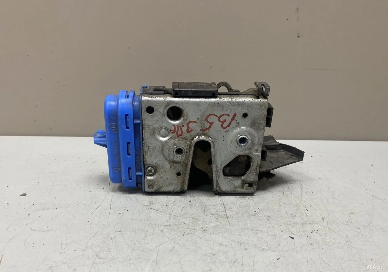 Замок задней правой двери audi a4 b5 8d