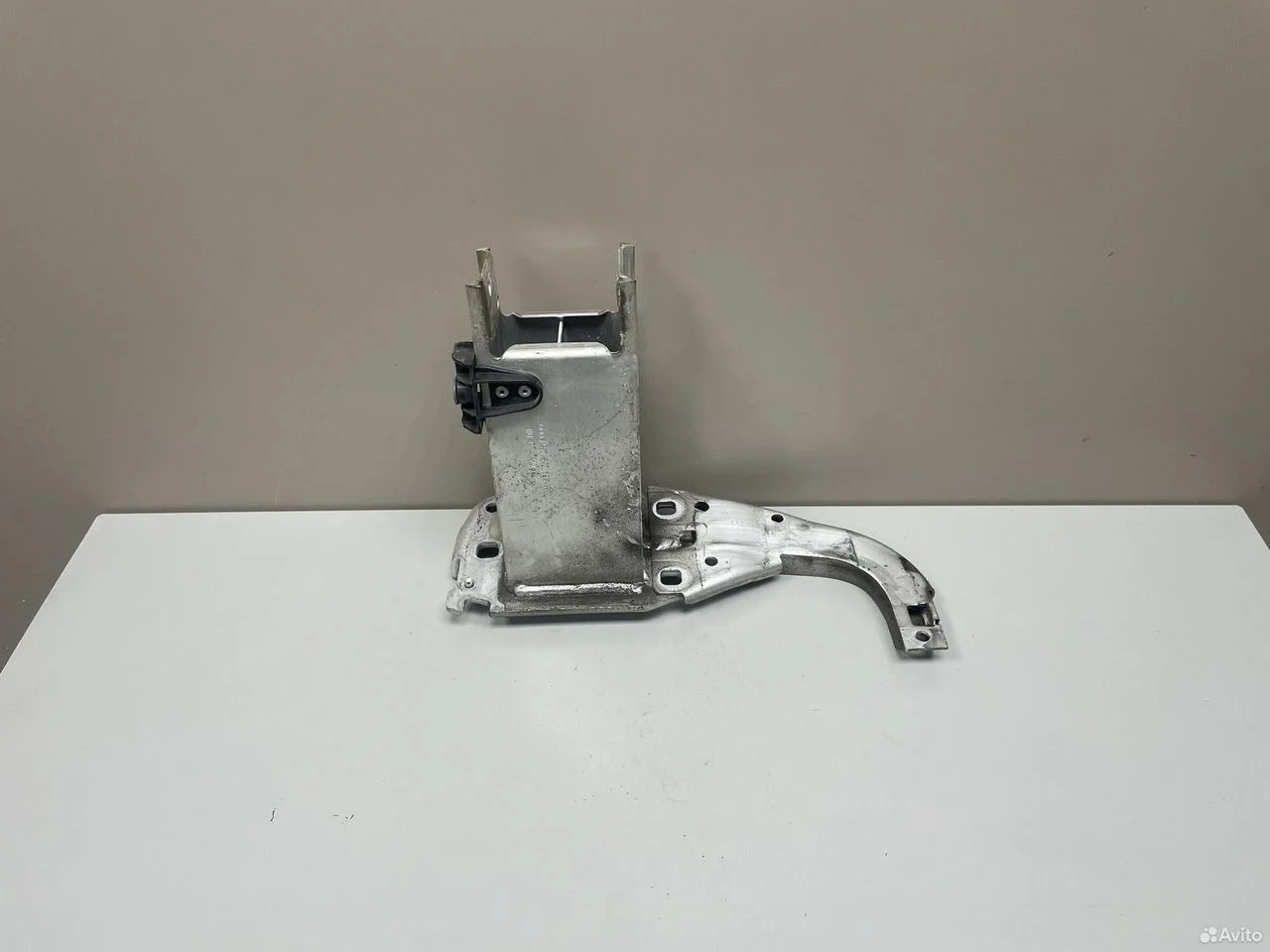 Кронштейн усилителя левый audi a6 c7 a7 4g