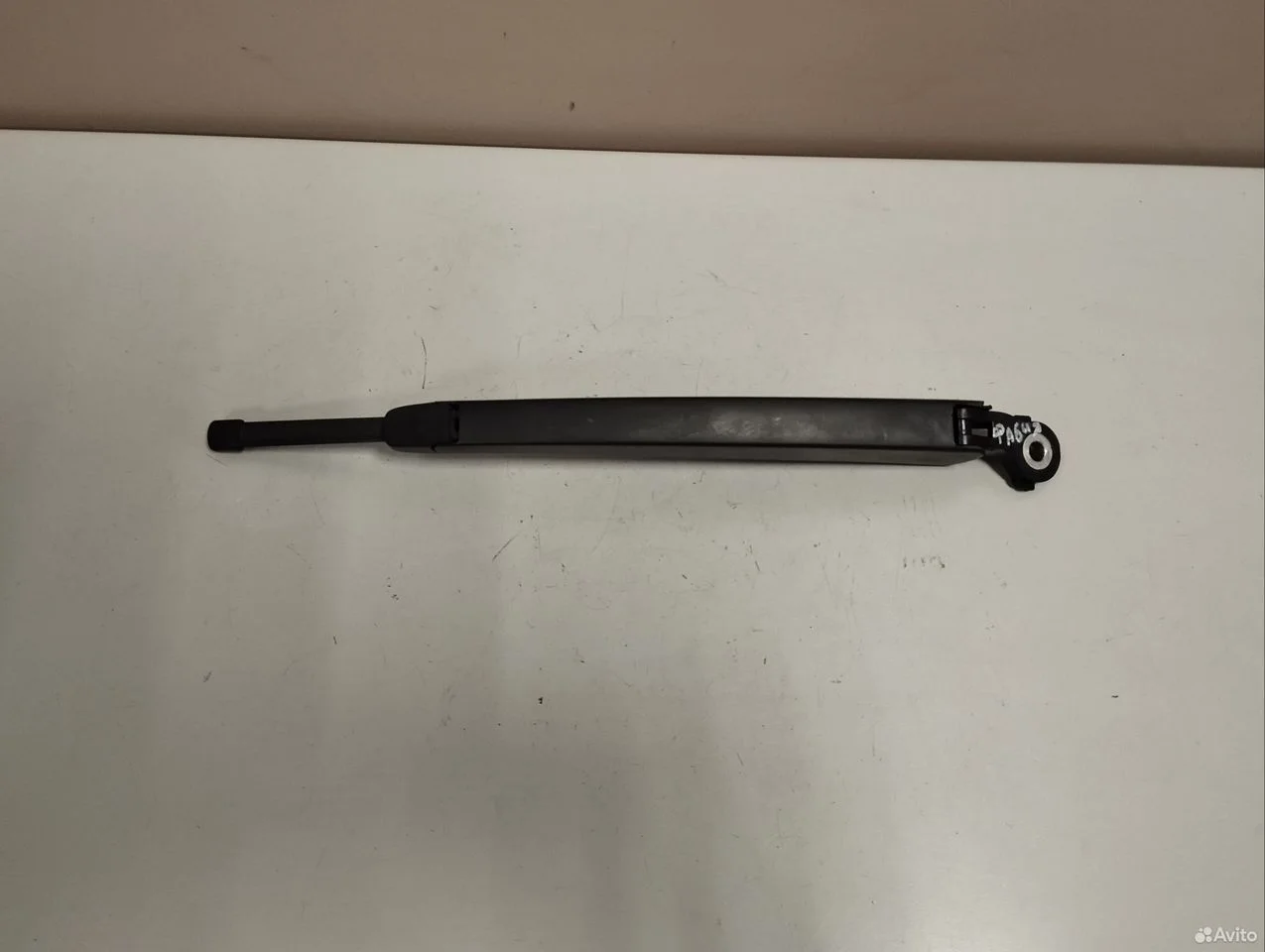 Поводок стеклоочистителя задний skoda fabia 2 5j