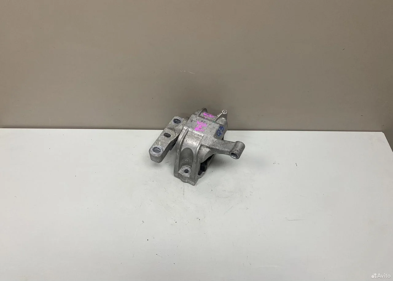 Опора двигателя правая audi q3