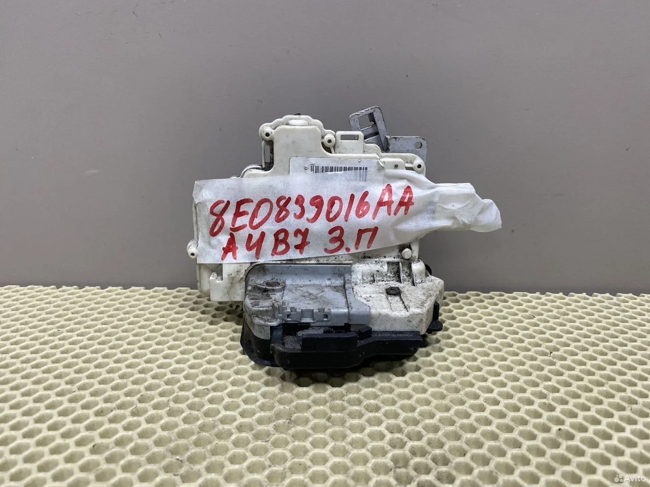 Замок задней правой двери audi a 4b7 8e