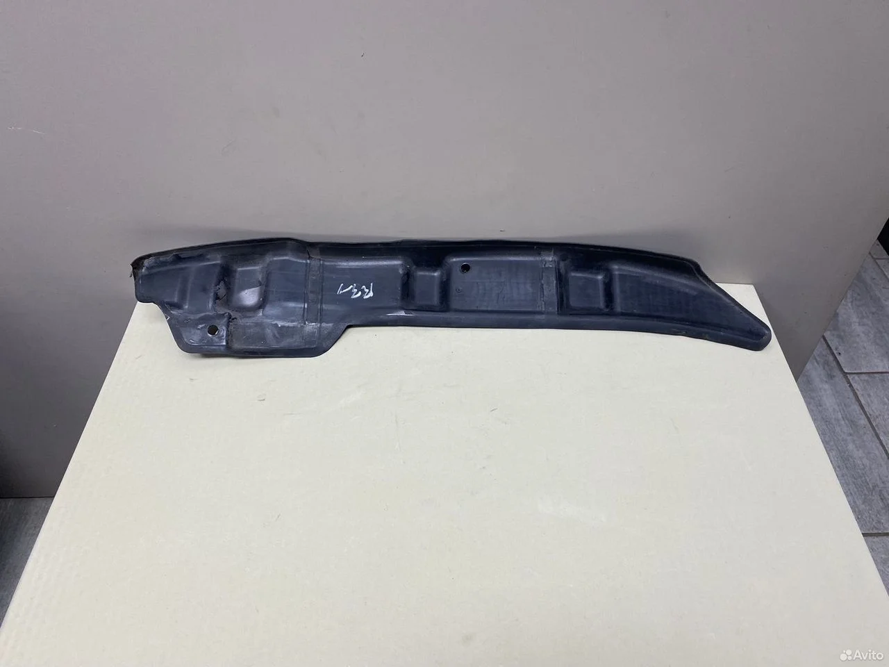 Пыльник крыла передний левый skoda superb
