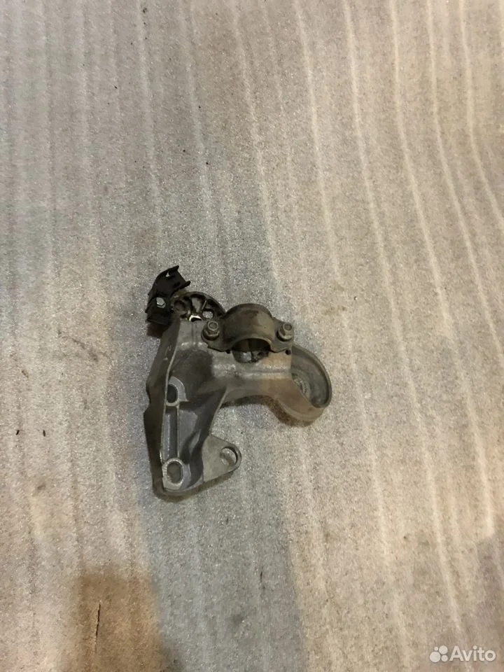 Кронштейн опоры двигателя правый audi a4 8e b7