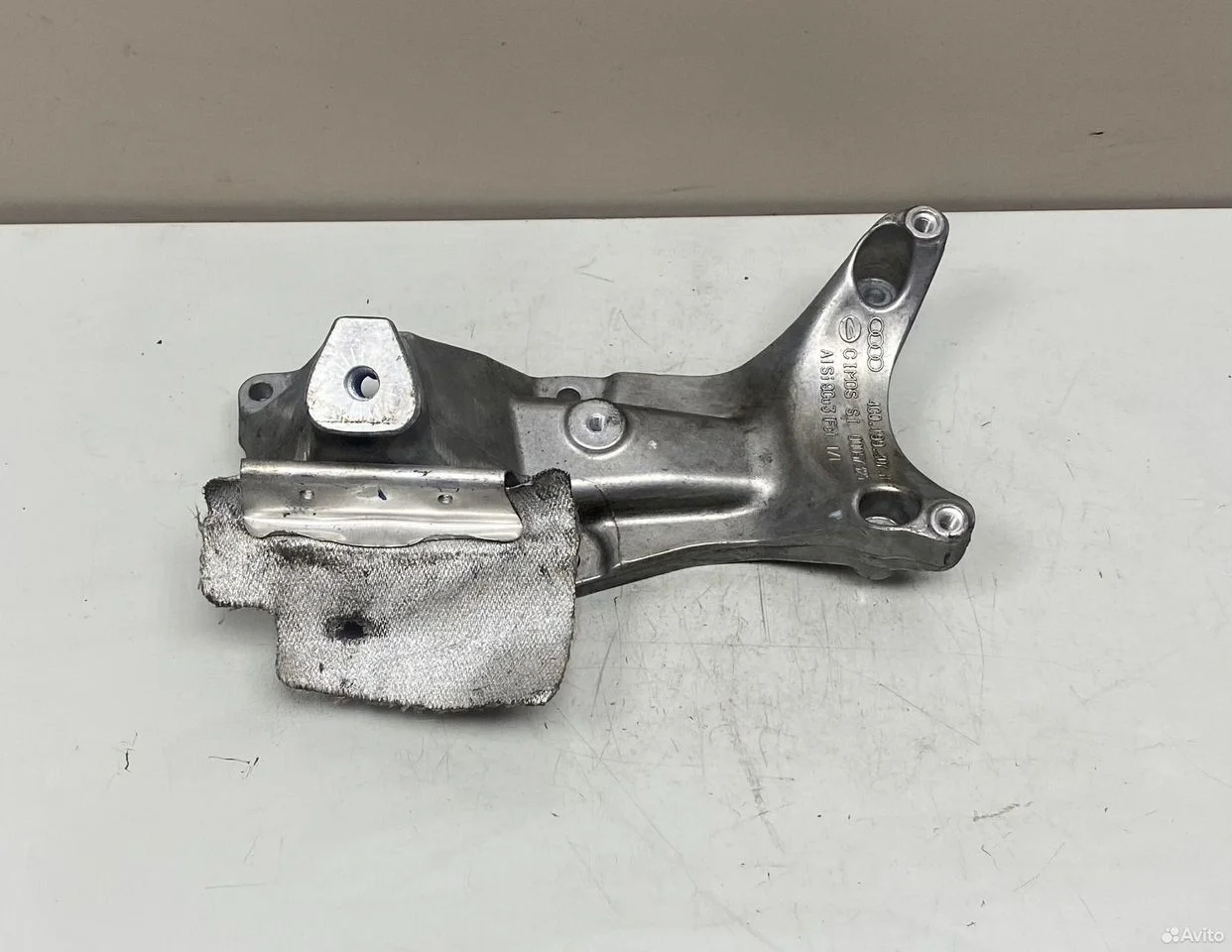Левый кронштейн двигателя audi a6 c7