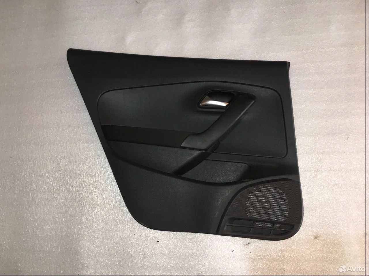 Обшивка задней левой двери vw polo седан