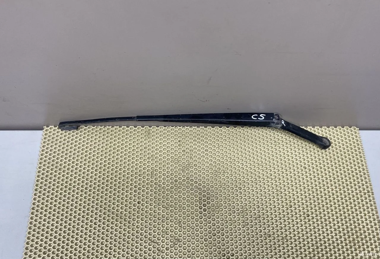 Поводок дворника правый audi a6 c5 4b