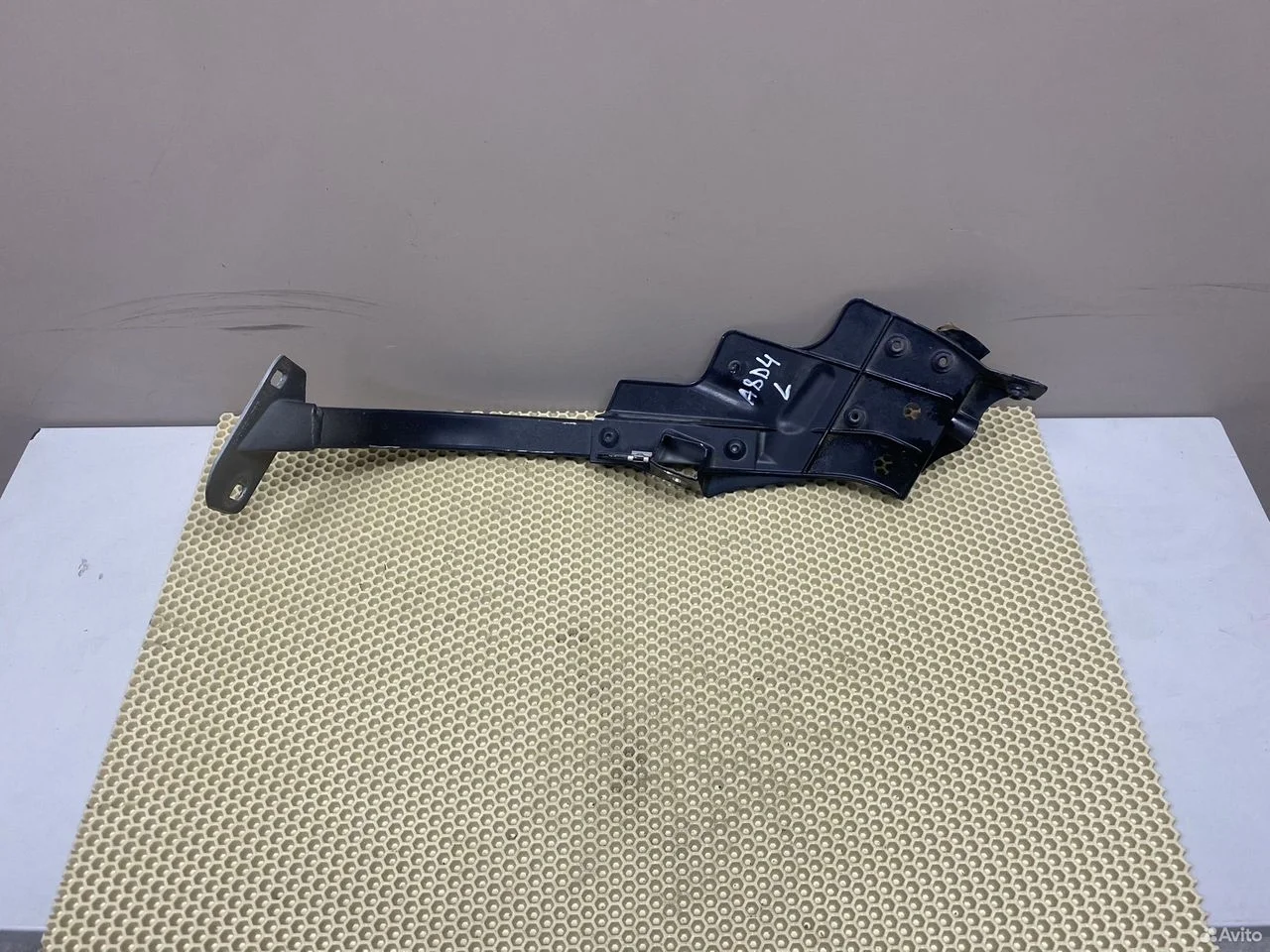 Кронштейн крепления крыла левый audi a8 4h d4