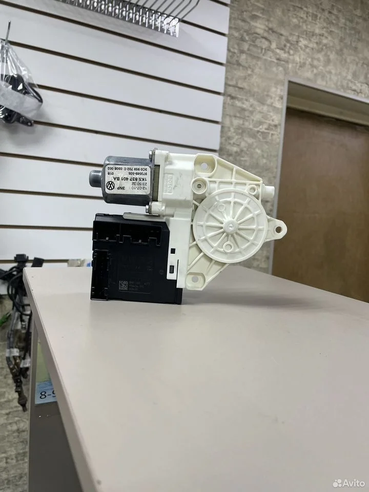 Мотор стеклоподъемника левый vw golf 6