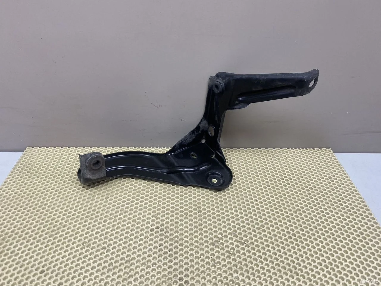 Кронштейн интеркулера передний левый audi a6 c6 4f