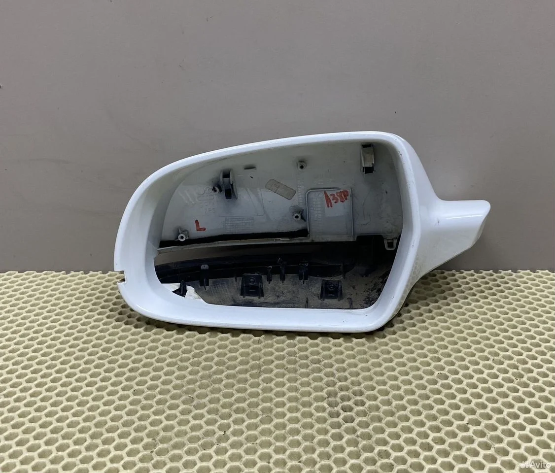 Корпус левого зеркала audi a3 8p